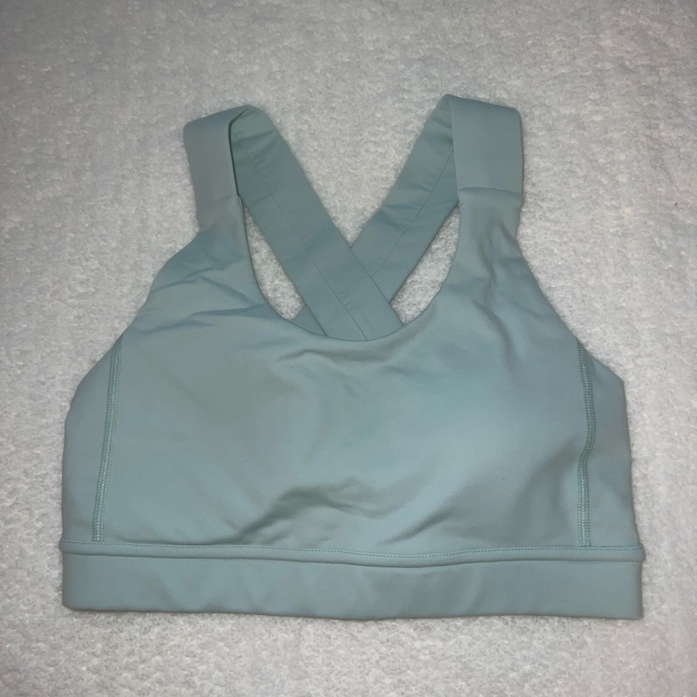 NWOT Lululemon Light green sports bra size 4